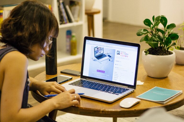 woman working on ppc ads on her laptop